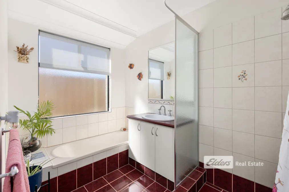 13 Galway Boulevard, Australind, WA, 6233 - Image 16