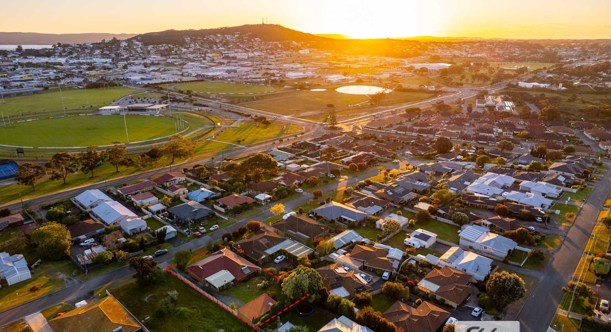 12 Baudin Place, Spencer Park, WA, 6330 - Image 2