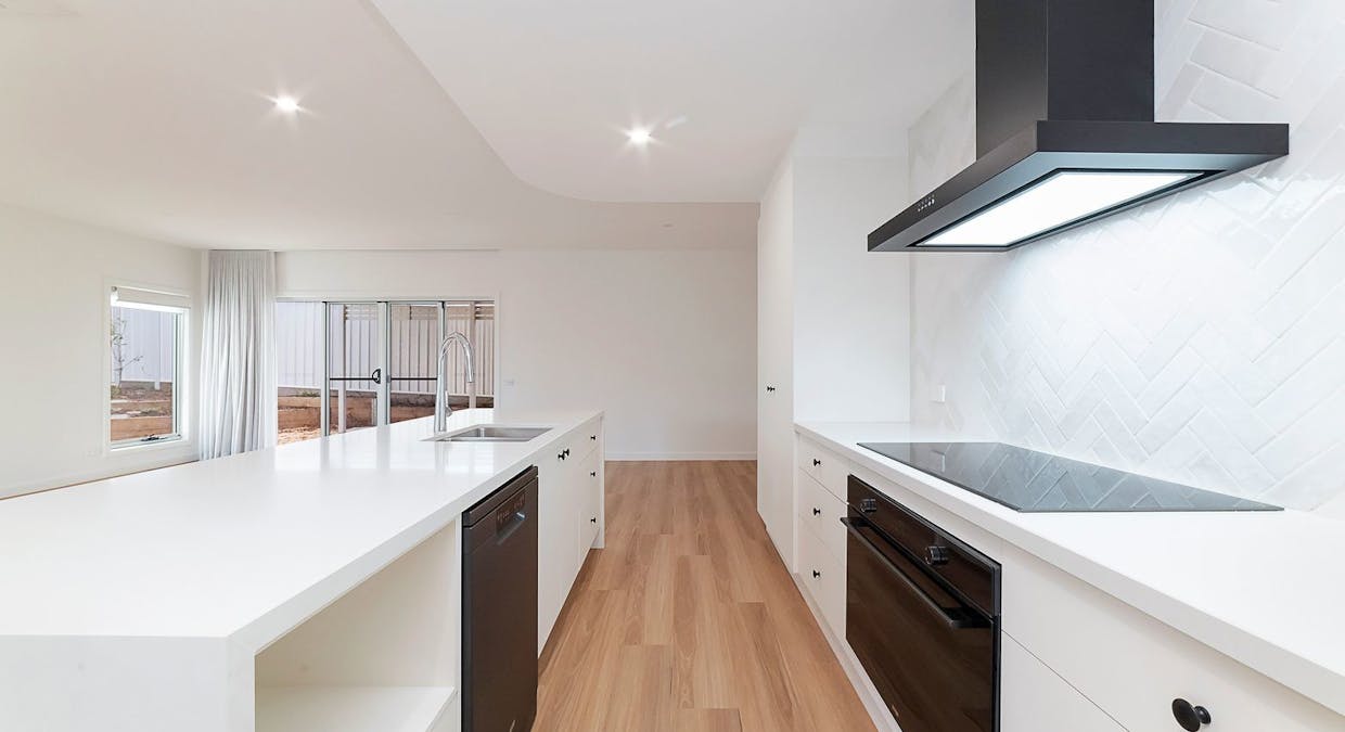 1  Craig Street, Hamilton, VIC, 3300 - Image 2