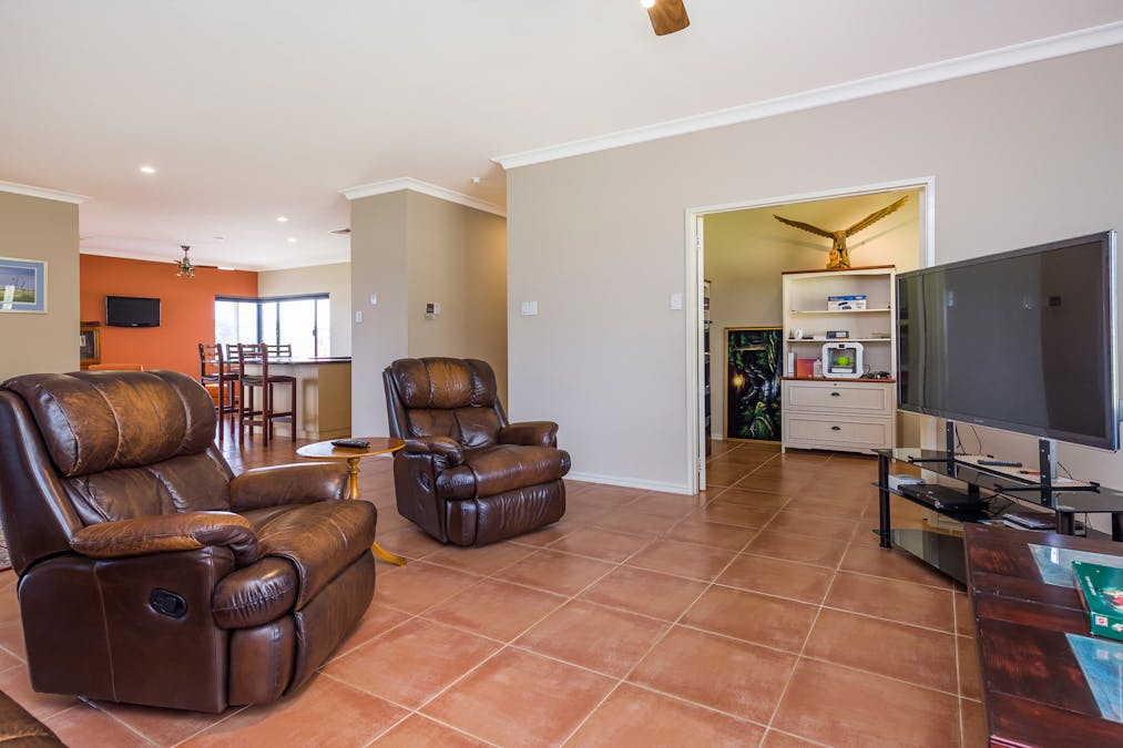 81 Goomalling Road, Northam, WA, 6401 - Image 13