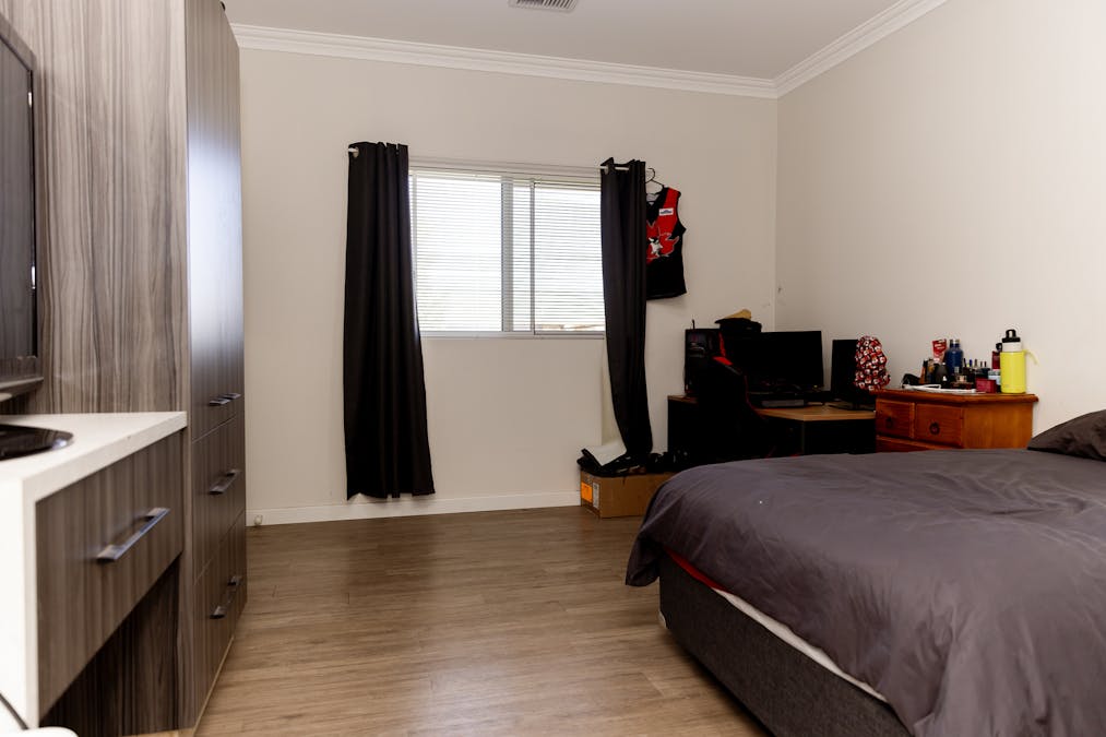 24 Farrar Parade, Merredin, WA, 6415 - Image 13