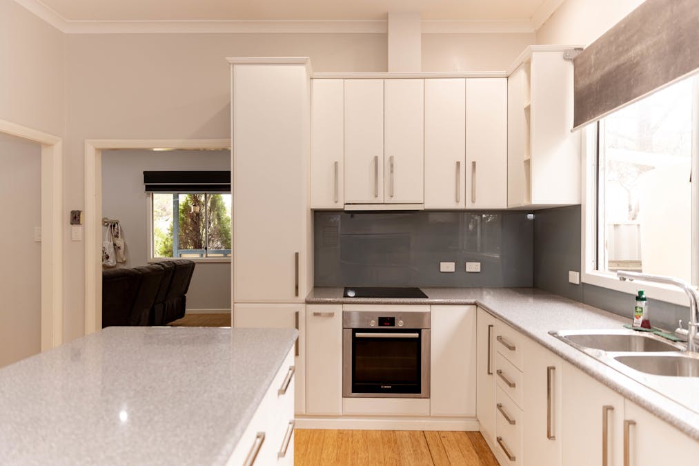 24 Kitchener Road, Merredin, WA, 6415 - Image 2