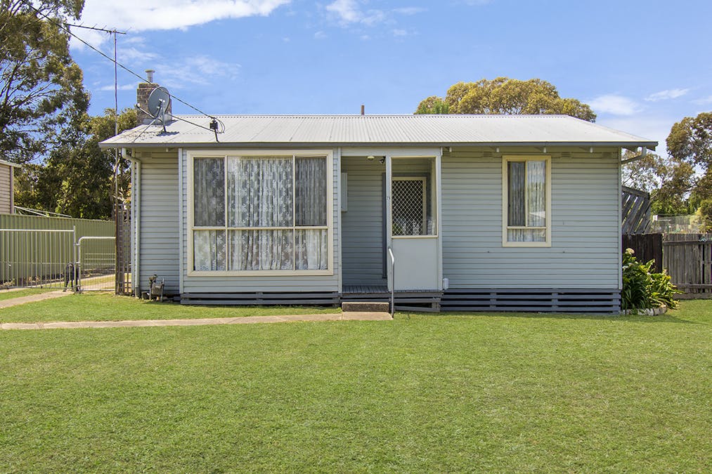 26 Kenna Avenue, Hamilton, VIC, 3300 - Image 1