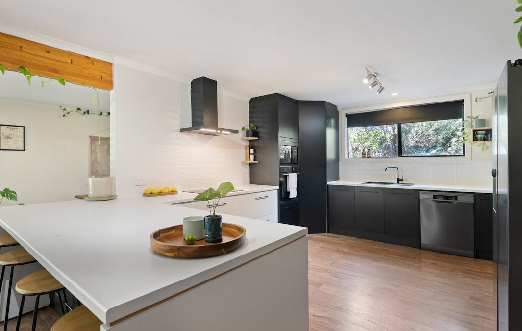 8 Hastings Street, Normanville, SA, 5204 - Image 2