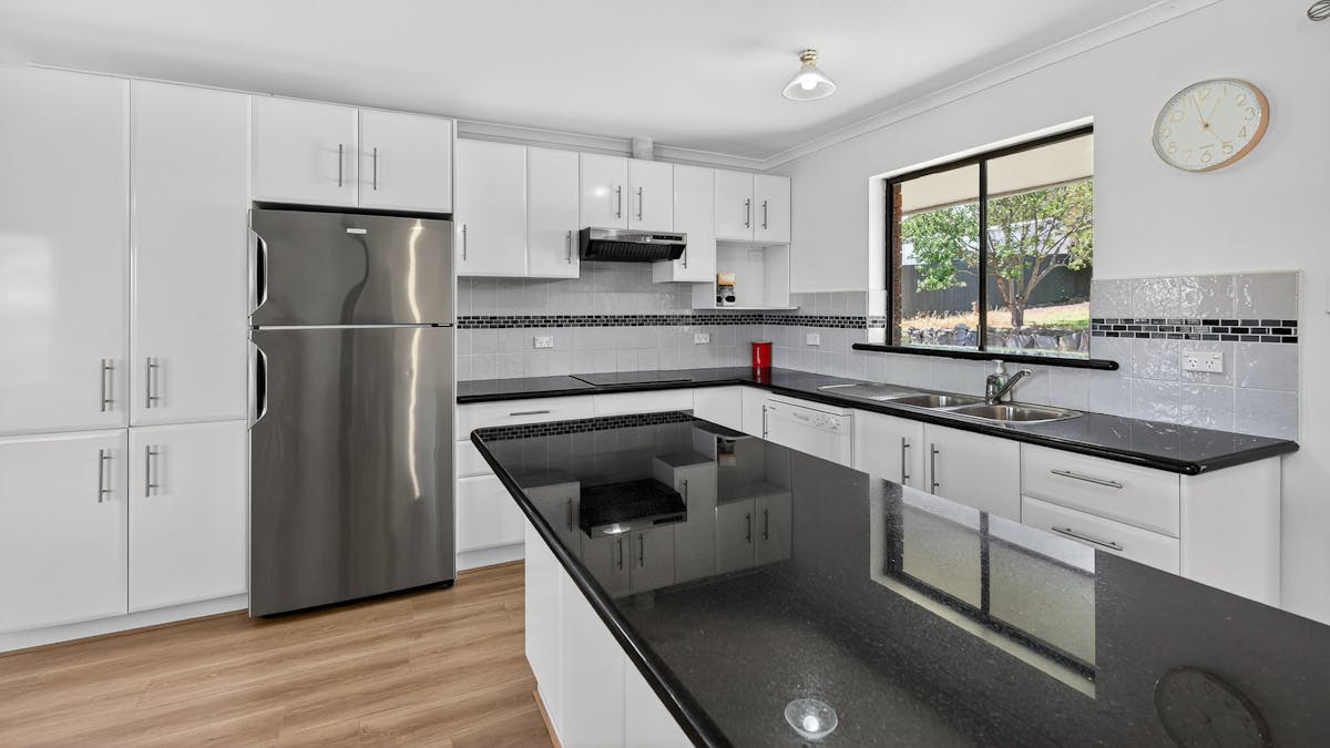 26 Norfolk Avenue, Victor Harbor, SA, 5211 - Image 8