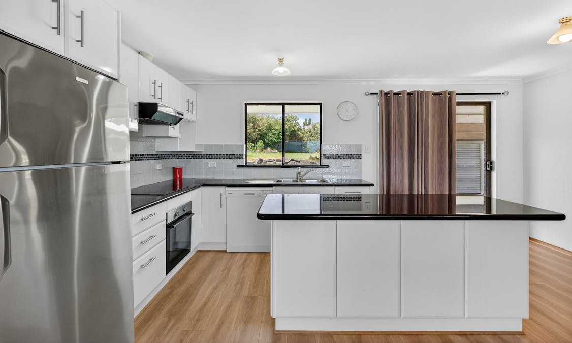 26 Norfolk Avenue, Victor Harbor, SA, 5211 - Image 7