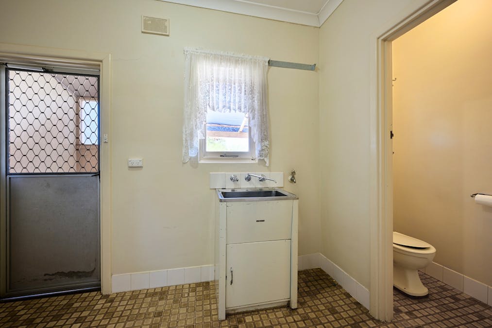 10 McLennan Avenue, Whyalla Norrie, SA, 5608 - Image 13