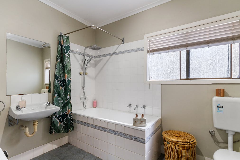 11 Harriett Street, Clare, SA, 5453 - Image 22