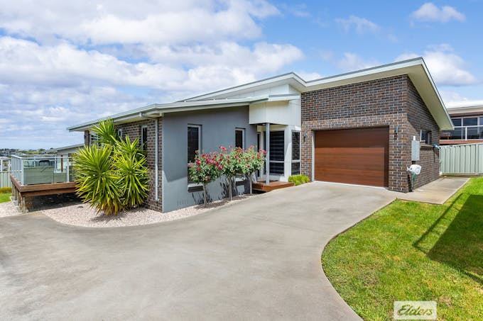 2/7 Lorrie Place, Park Grove, TAS, 7320 - Image 1