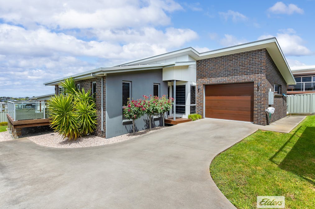 2/7 Lorrie Place, Park Grove, TAS, 7320 - Image 1