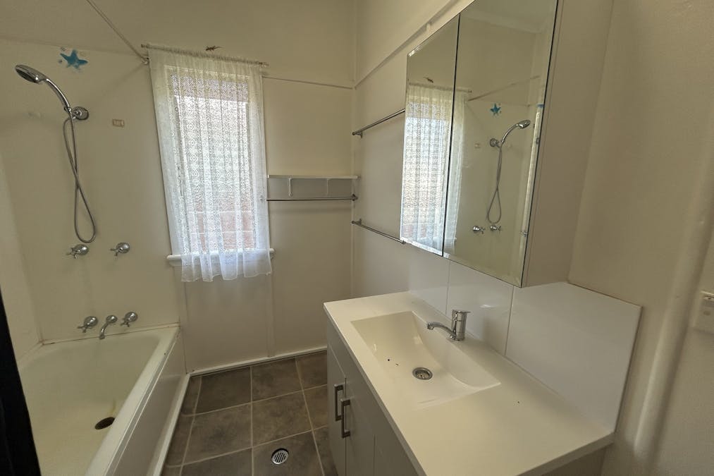 5 Leonard Street, South Gladstone, QLD, 4680 - Image 5