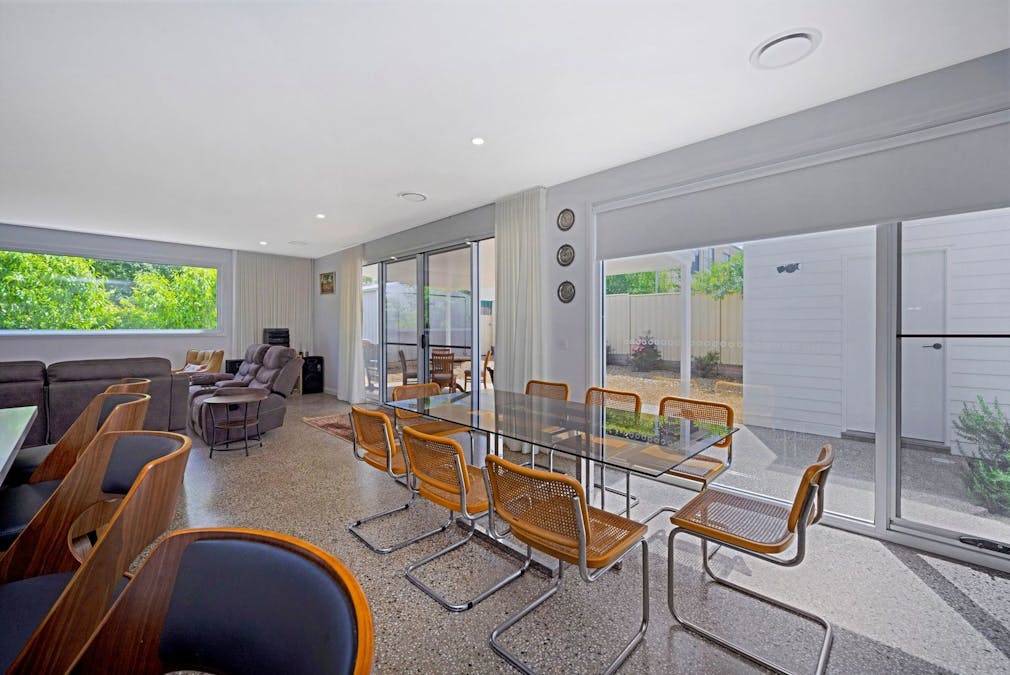 5 Dinwoodie Street, Hamilton, VIC, 3300 - Image 2