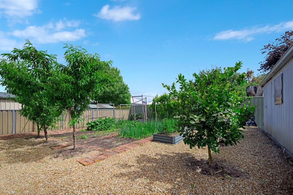 5 Dinwoodie Street, Hamilton, VIC, 3300 - Image 19