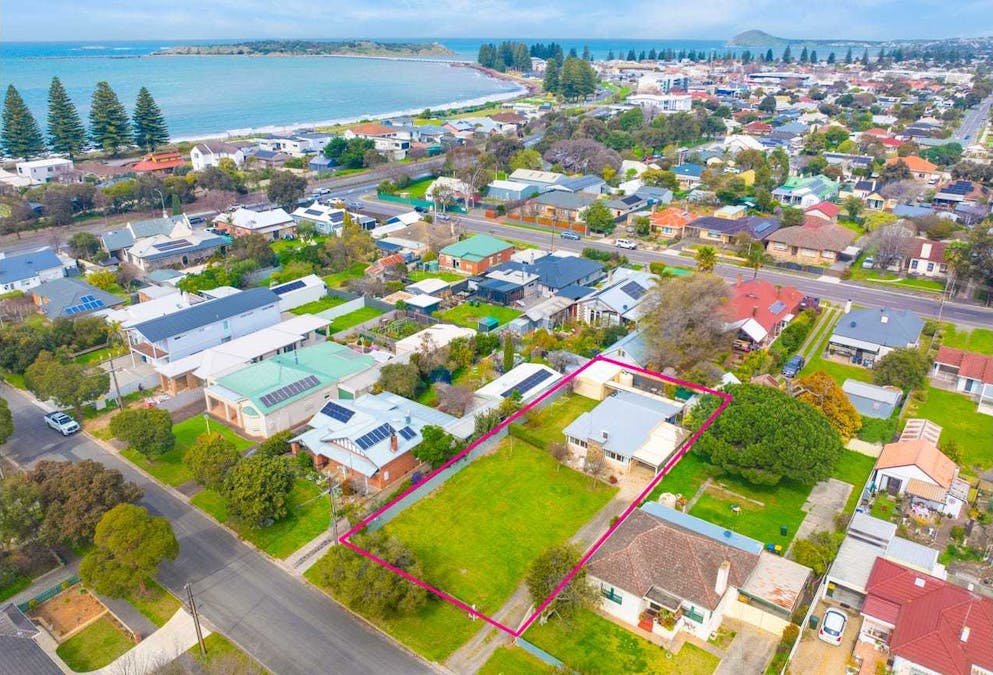 11 Bond Avenue, Victor Harbor, SA, 5211 - Image 12