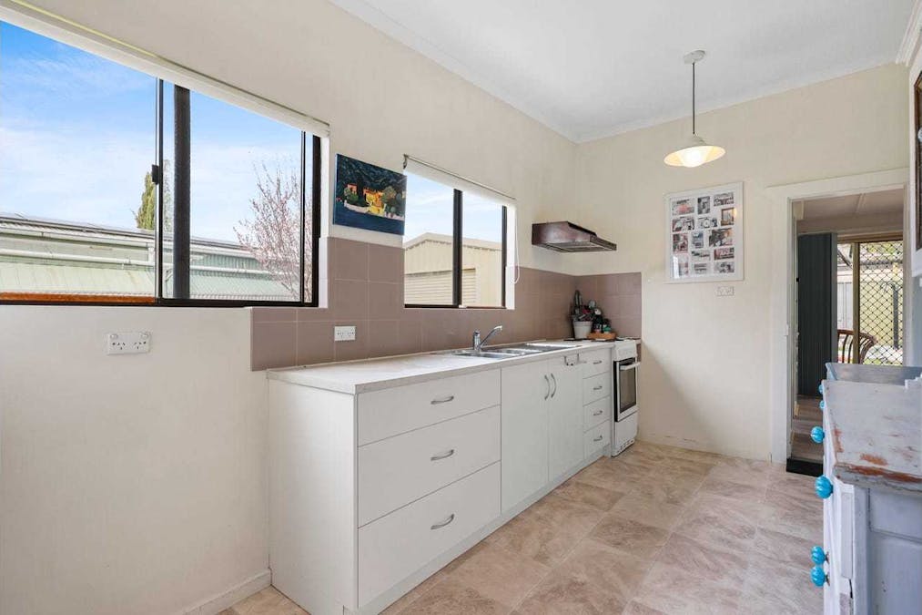 11 Bond Avenue, Victor Harbor, SA, 5211 - Image 1