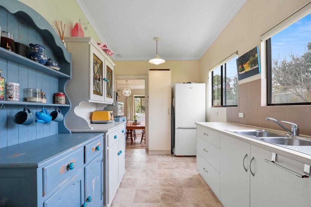 11 Bond Avenue, Victor Harbor, SA, 5211 - Image 2