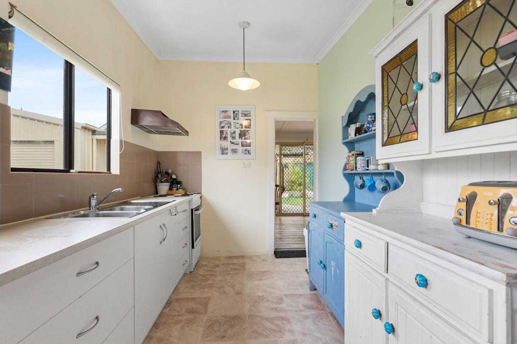 11 Bond Avenue, Victor Harbor, SA, 5211 - Image 3