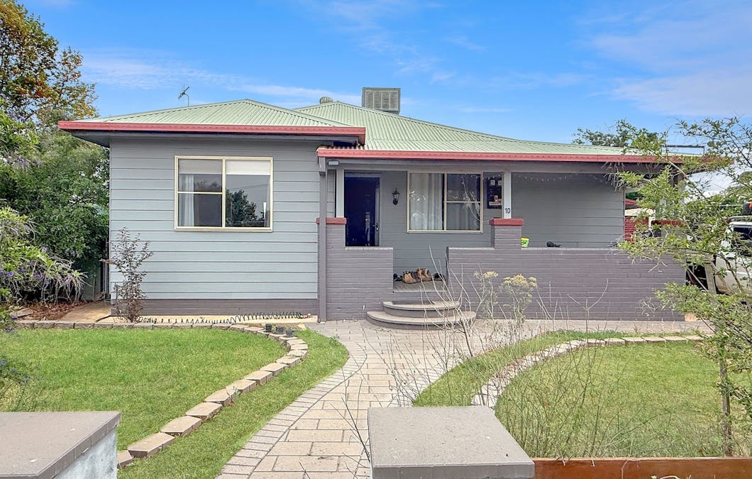 10 Lynch Street, Parkes, NSW, 2870 - Image 1