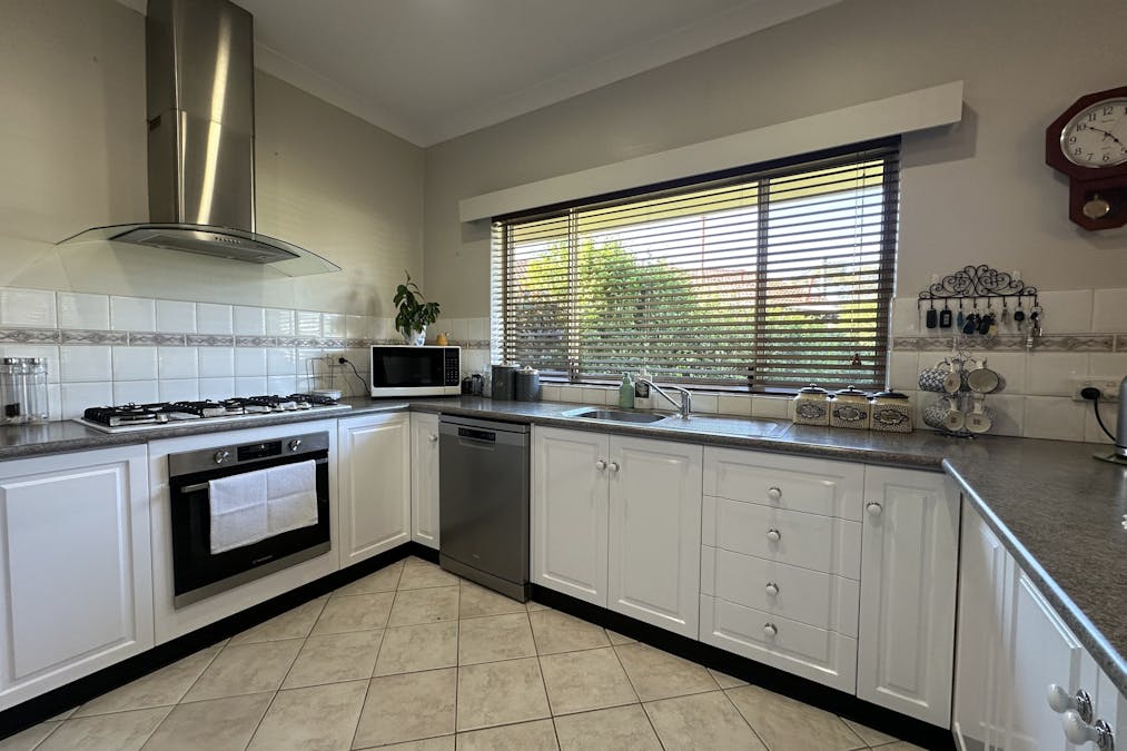 7 Andrews Place, Katanning, WA, 6317 - Image 5