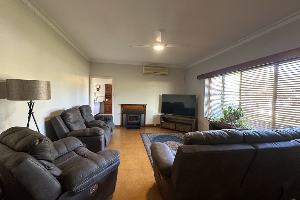 7 Andrews Place, Katanning, WA, 6317 - Image 8