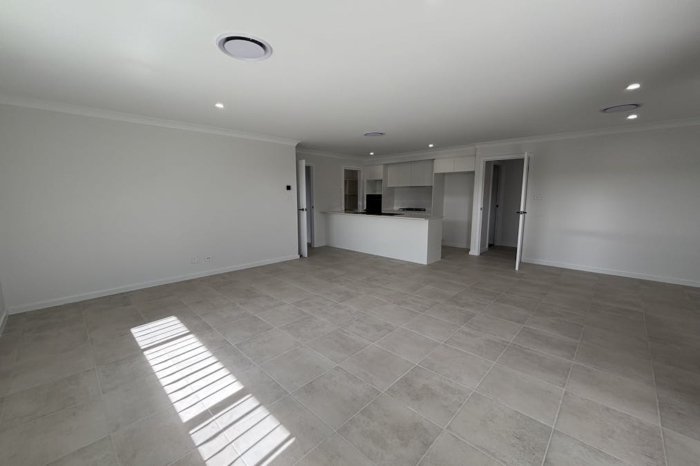24 Tide Crescent, Dubbo, NSW, 2830 - Image 8