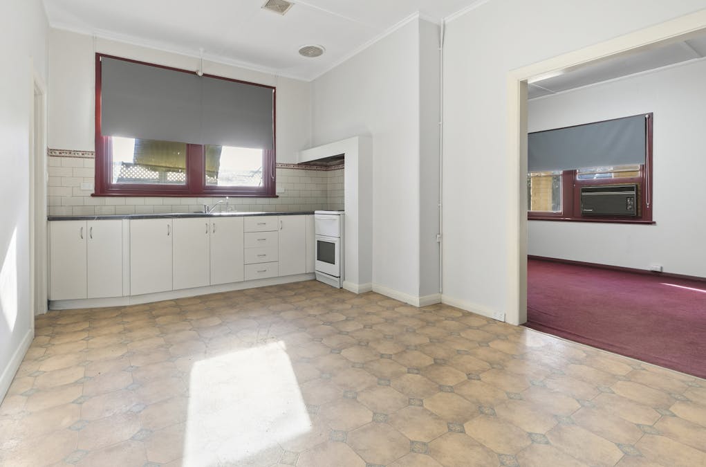 11 Benlow Road, Waikerie, SA, 5330 - Image 2