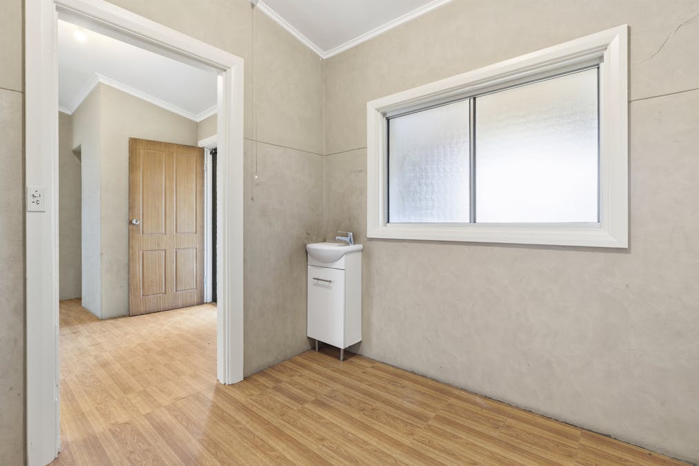 11 Benlow Road, Waikerie, SA, 5330 - Image 8