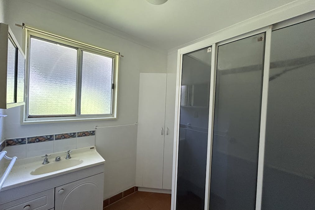 10 Ferguson Crescent, West Gladstone, QLD, 4680 - Image 4