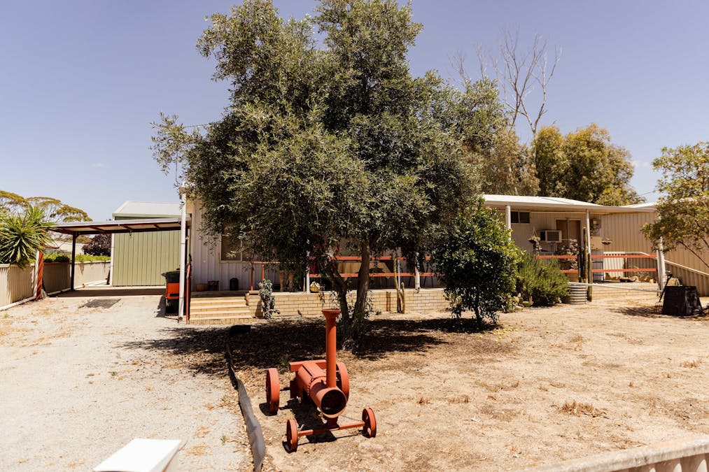 38 Westral Street, Bruce Rock, WA, 6418 - Image 1