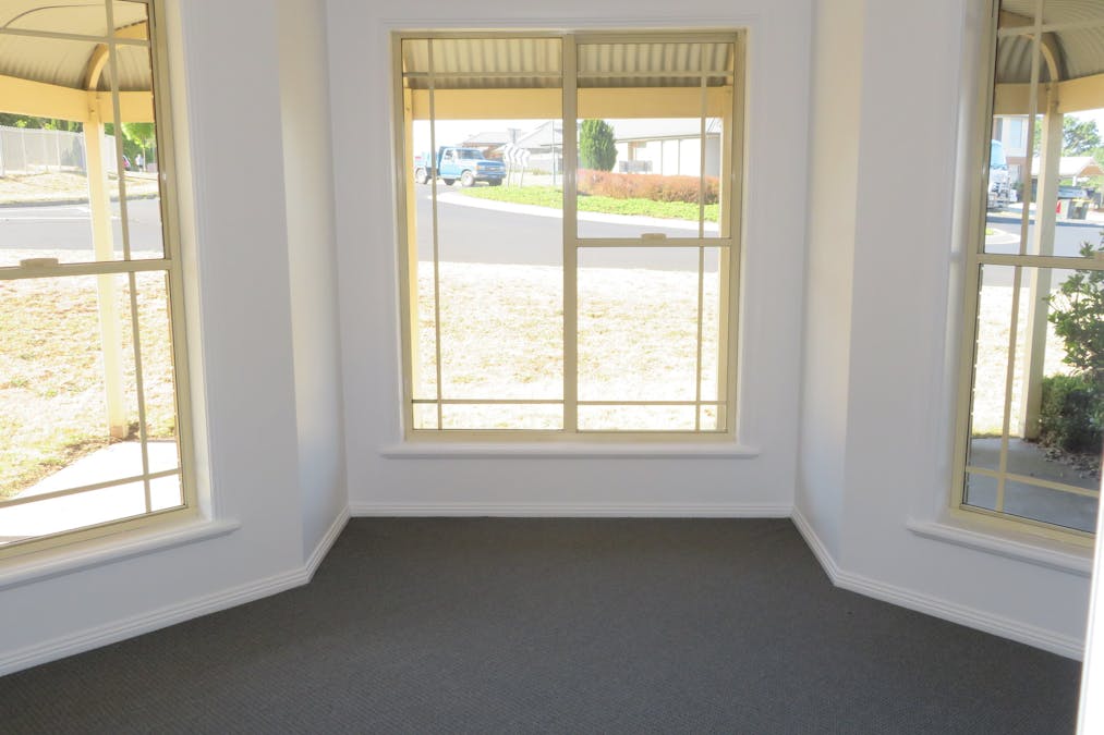 2 Emerald Drive, Kelso, NSW, 2795 - Image 10