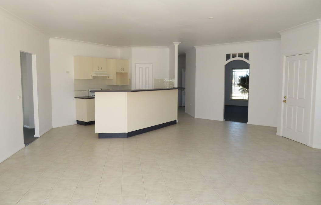 2 Emerald Drive, Kelso, NSW, 2795 - Image 9