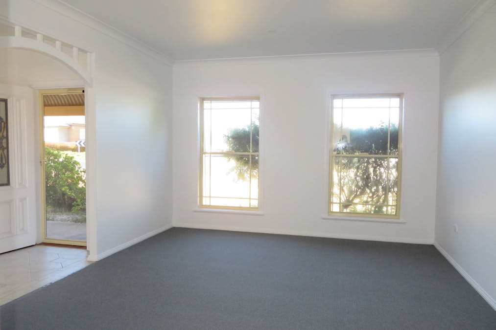 2 Emerald Drive, Kelso, NSW, 2795 - Image 4