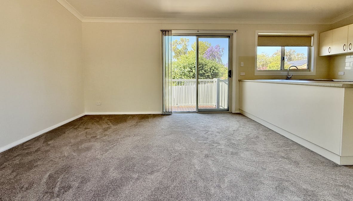 2/30 Coleman Road, Parkes, NSW, 2870 - Image 2