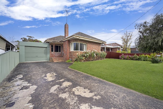 17 Alexandra Parade, Hamilton, VIC, 3300 - Image 1