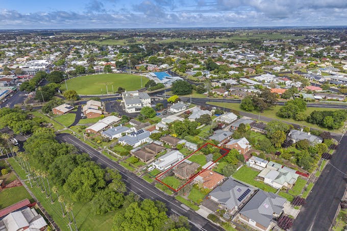 17 Alexandra Parade, Hamilton, VIC, 3300 - Image 1