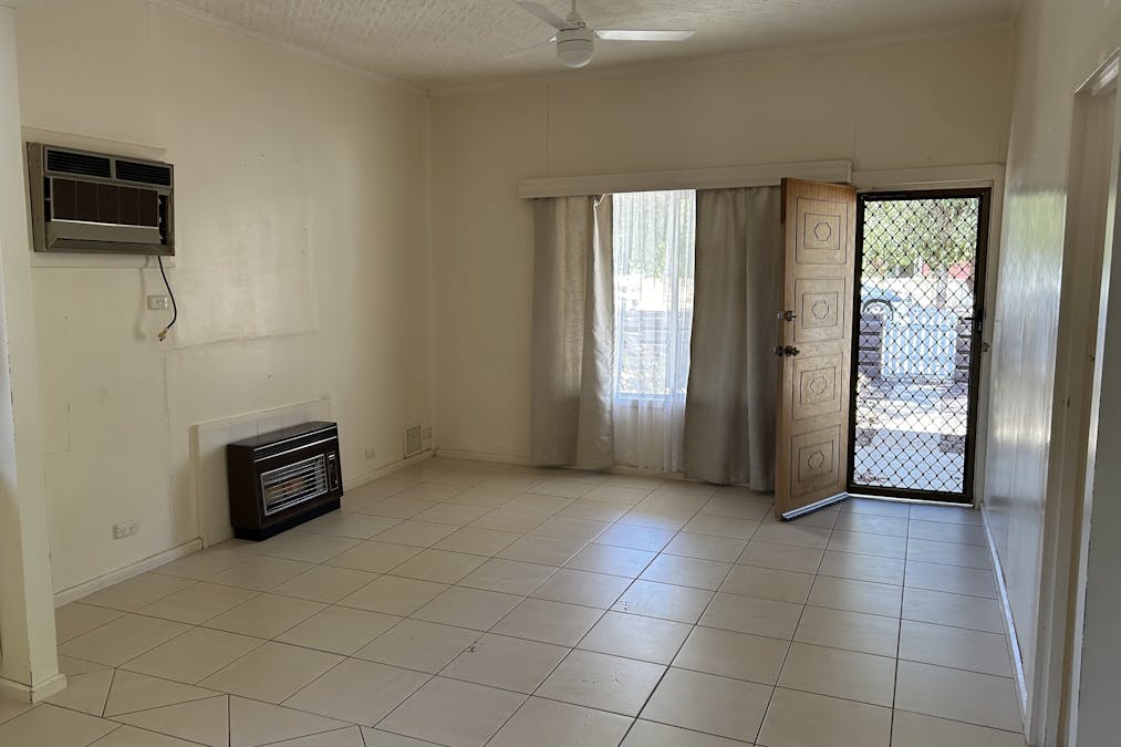 61 Tenth Street, Renmark, SA, 5341 - Image 2