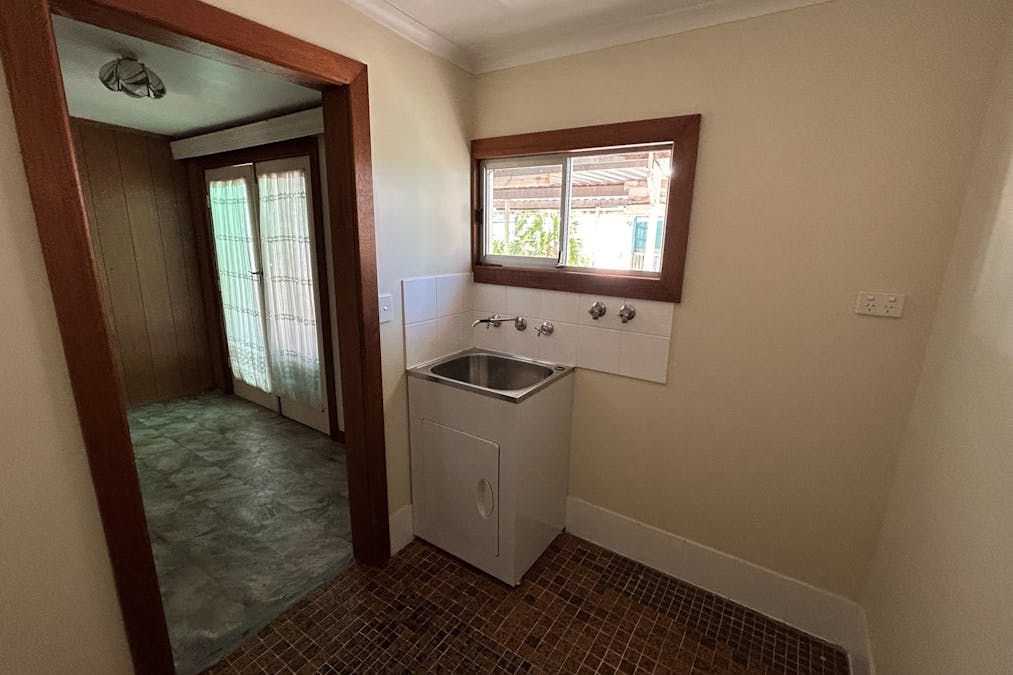 61 Tenth Street, Renmark, SA, 5341 - Image 5