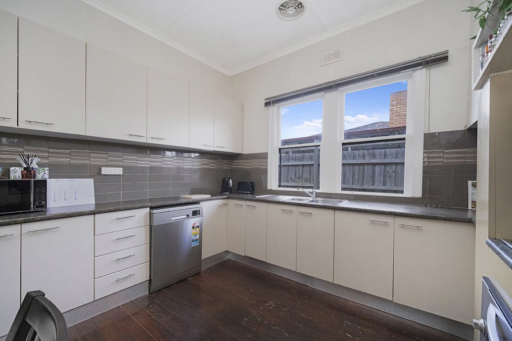 26 Gordon Street, Hamilton, VIC, 3300 - Image 3