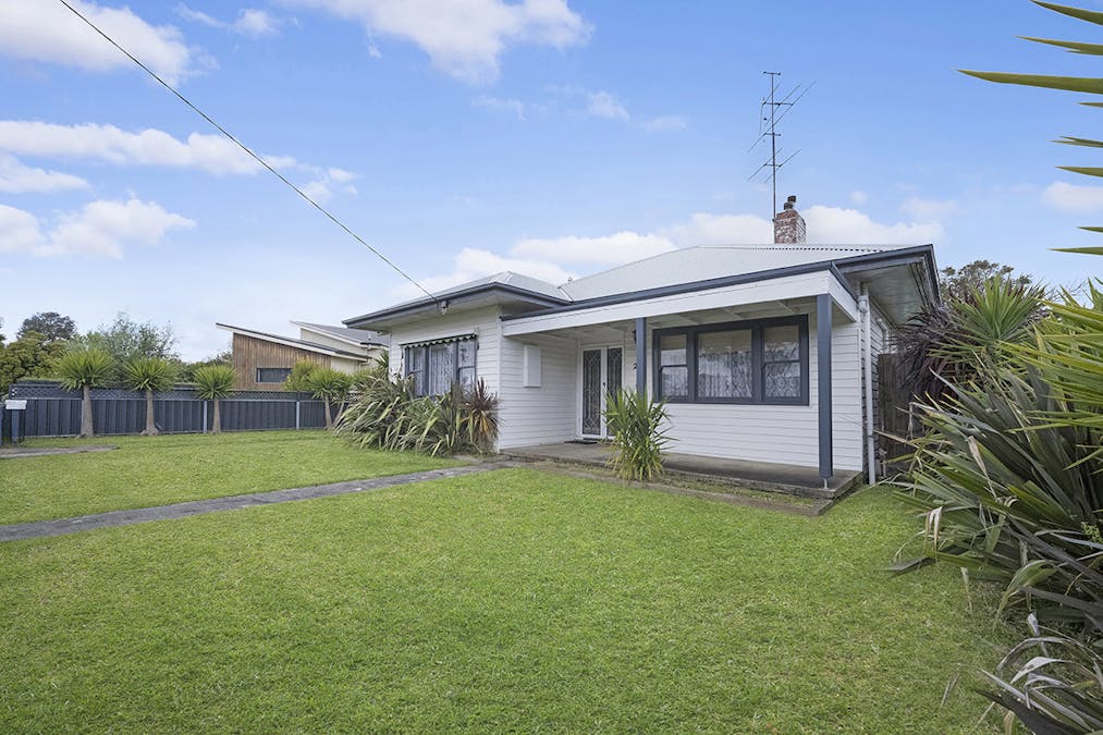 26 Gordon Street, Hamilton, VIC, 3300 - Image 2