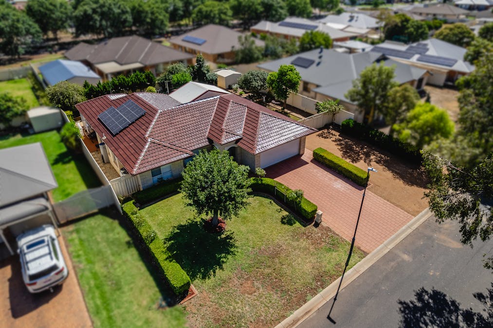 11 Sunvale Avenue, Dubbo, NSW, 2830 - Image 2