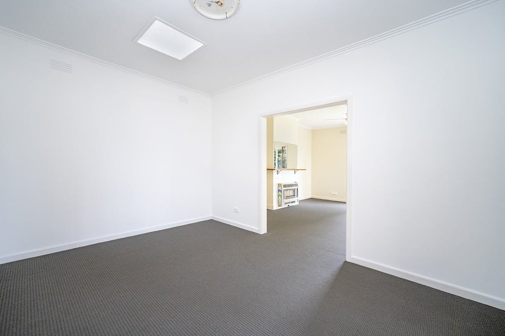 24 Wedge Street, Hamilton, VIC, 3300 - Image 5