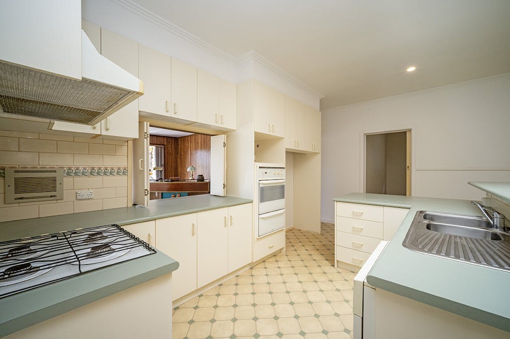 24 Wedge Street, Hamilton, VIC, 3300 - Image 2