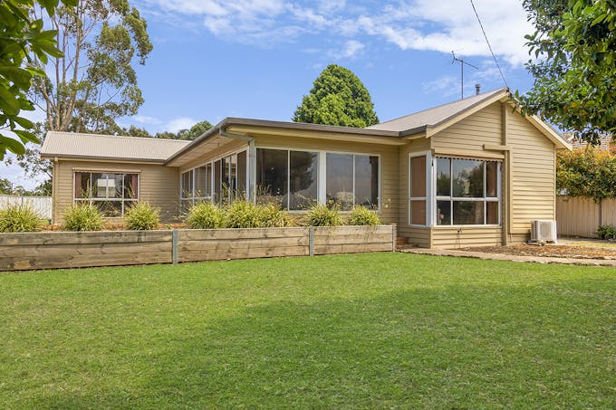 24 Wedge Street, Hamilton, VIC, 3300 - Image 1