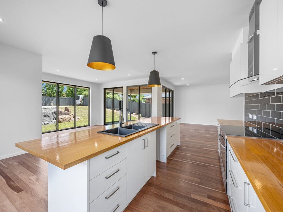 8 Green Street, Alexandra, VIC, 3714 - Image 2