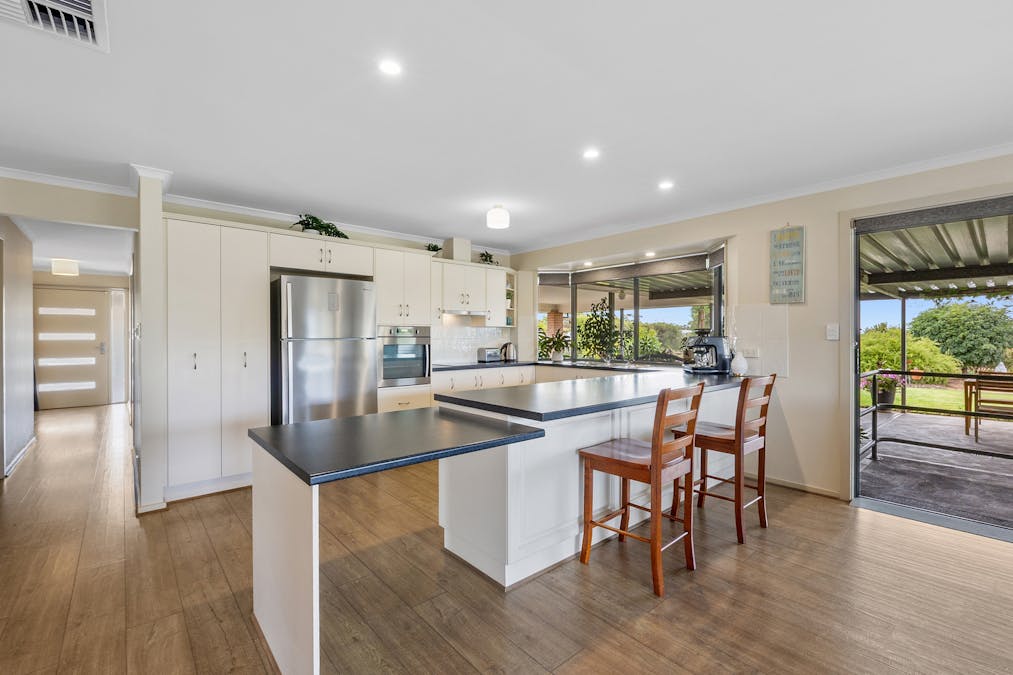 42 Dean Jaensch Road, Murray Bridge, SA, 5253 - Image 9