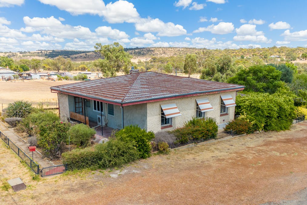 54 Burlong Road, Northam, WA, 6401 - Image 1