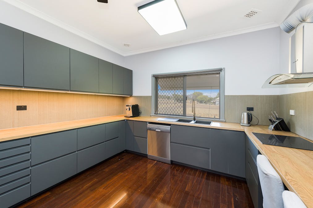 54 Burlong Road, Northam, WA, 6401 - Image 12