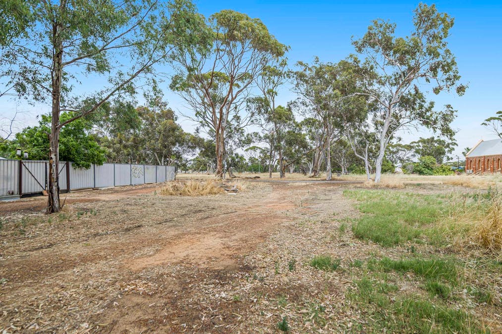 44 Lefroy Street, Moora, WA, 6510 - Image 12
