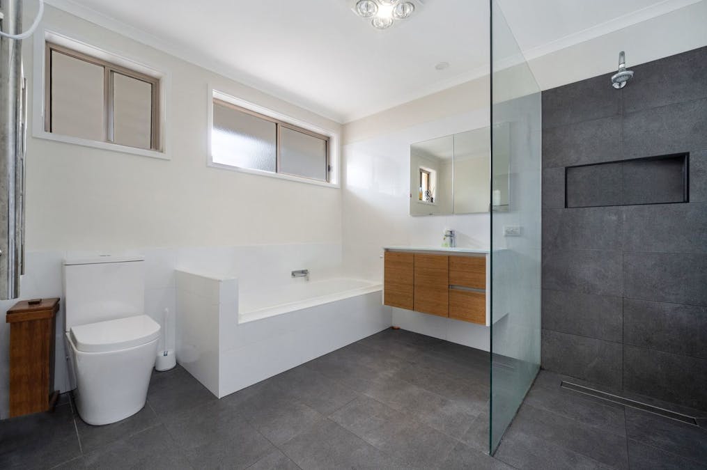 21 Lord Street, Hamilton, VIC, 3300 - Image 4