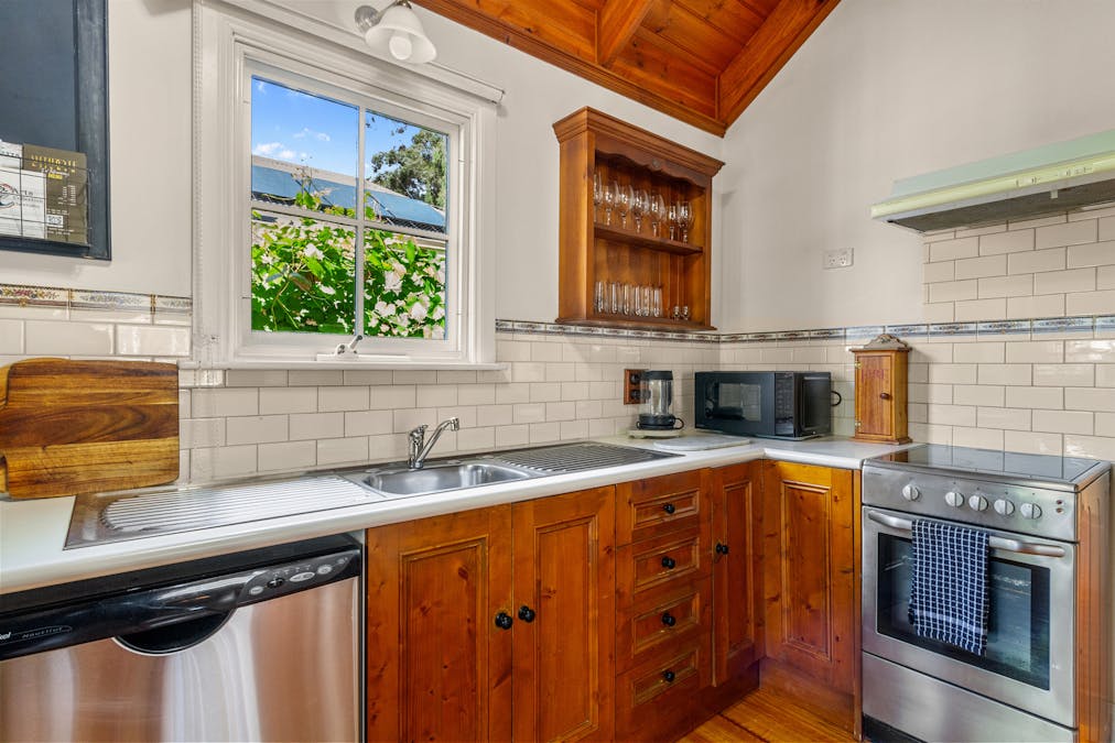 18 Victoria Road, Clare, SA, 5453 - Image 15